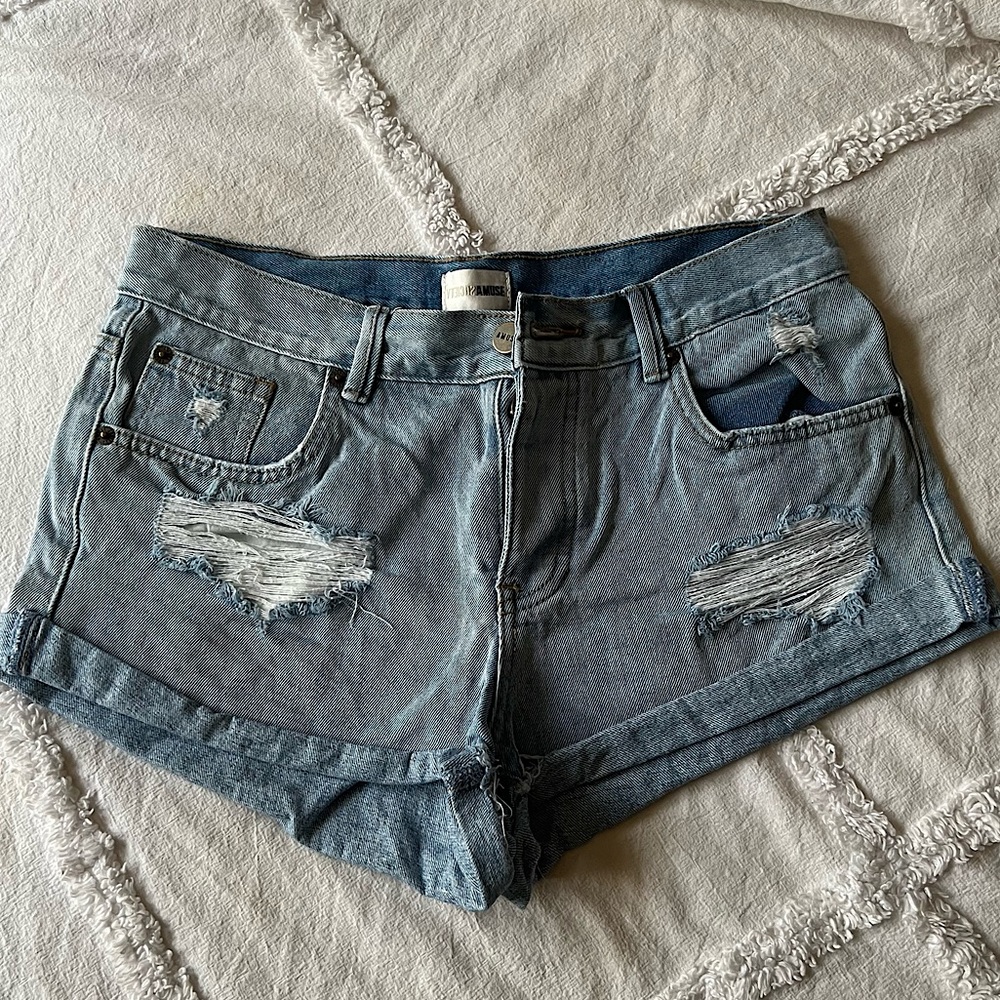 AMUSE SOCIETY | Light Wash Denim Distressed Shorts